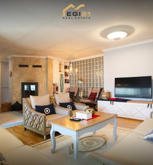 Penthouse 135 m² &  35 m² për SHITJE, Arbëri