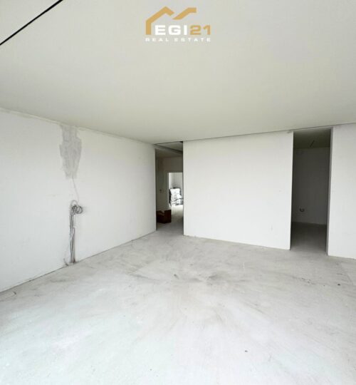 Penthouse 105.84m² + 31.82m² terrasa për SHITJE, Tophane