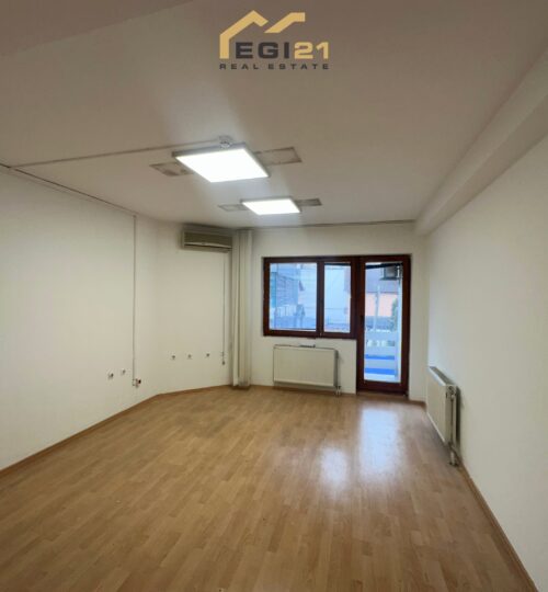 Zyrë 360m² për QIRA, Pejton
