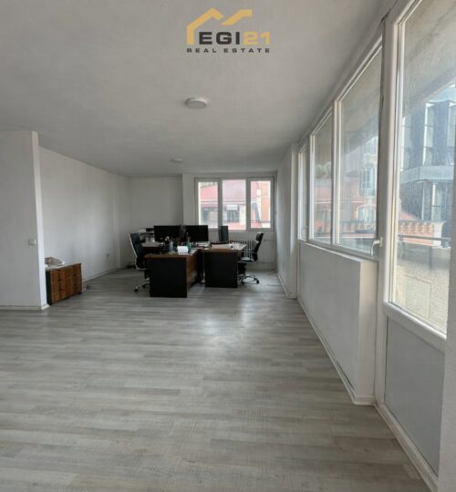 Zyrë 65m² për QIRA, Aktash
