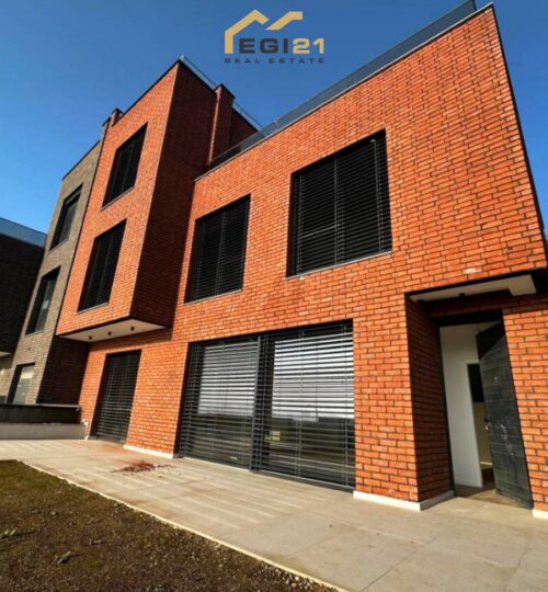 Shtëpi 387.06m² për SHITJE, Sofali