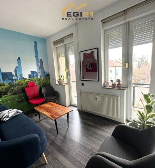 Zyrë 80m² për #QIRA  – Sheshi Nënë Terezë, Prishtinë